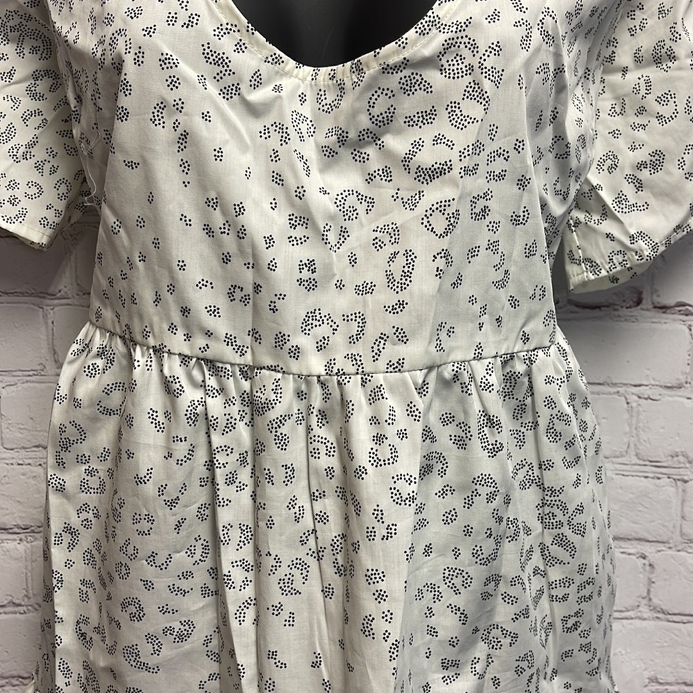 Cotton, knee high, short sleeve, scoop neck dress. - Picture 4 of 14